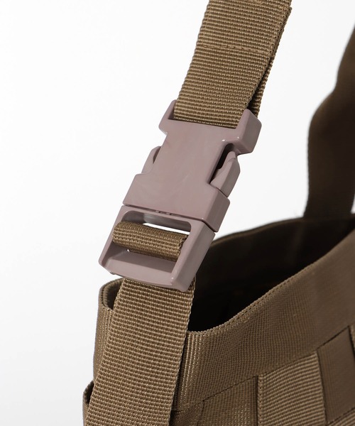 MAISON CANVVAS(メゾンキャンバス)の「PETA TOTE (L)【MAISON CANVVAS/メゾン キャンバス】(トートバッグ・レディース・カーキ・フリー)」の3枚目の写真