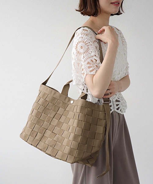 MAISON CANVVAS(メゾンキャンバス)の「PETA TOTE (L)【MAISON CANVVAS/メゾン キャンバス】(トートバッグ・レディース・カーキ・フリー)」の4枚目の写真