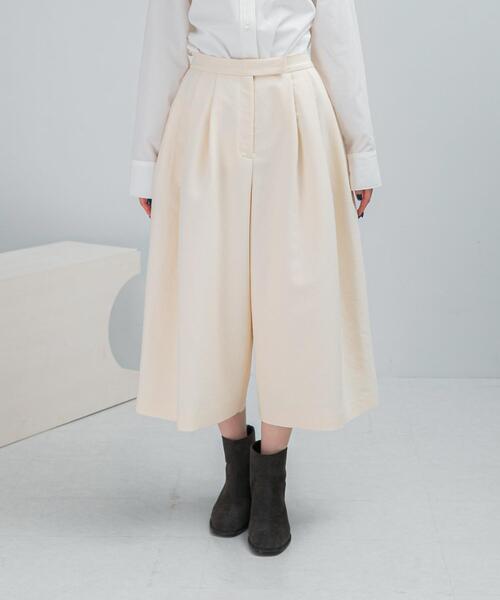 URBAN RESEARCH ROSSO WOMEN（アーバンリサーチ　ロッソ）の「ダブルクロスフォルムタックパンツ（その他パンツ・レディース・チャコールグレー/アイボリー・36/38）」の6枚目の写真