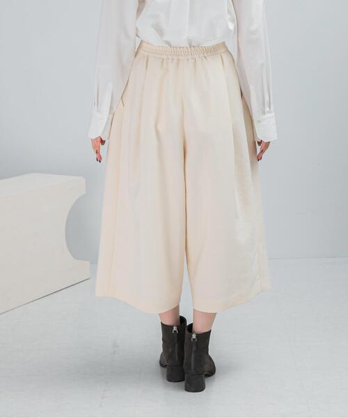 URBAN RESEARCH ROSSO WOMEN（アーバンリサーチ　ロッソ）の「ダブルクロスフォルムタックパンツ（その他パンツ・レディース・チャコールグレー/アイボリー・36/38）」の8枚目の写真