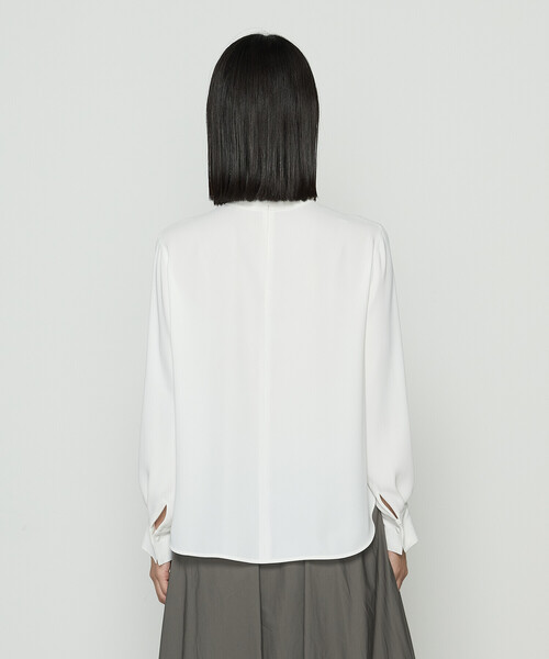 K.T KIYOKO TAKASE(キヨコタカセ)の「マットサテン タイ付 ハイネックブラウス(シャツ/ブラウス・レディース・ブラック/モカ/ホワイト・7号/11号/9号)」の13枚目の写真