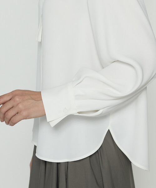 K.T KIYOKO TAKASE(キヨコタカセ)の「マットサテン タイ付 ハイネックブラウス(シャツ/ブラウス・レディース・ブラック/モカ/ホワイト・7号/11号/9号)」の17枚目の写真