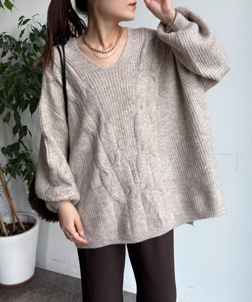 DouDou（ドゥドゥ）の「ボリュームケーブルプルオーバー（ニット/セーター・レディース・カーキ/チャコールグレー/ベージュ/ブラウン・FREE）」の3枚目の写真