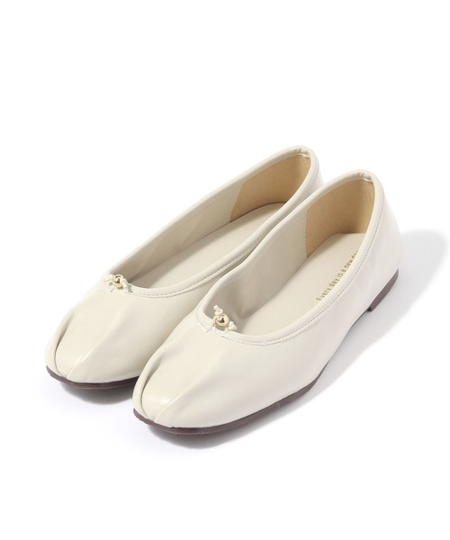 studio CLIP(スタディオクリップ)の「アソートギャザーパンプス(パンプス・レディース・オフホワイト/ブラック/レッド/マスタード・MEDIUM/LARGE/SMALL)」の1枚目の写真