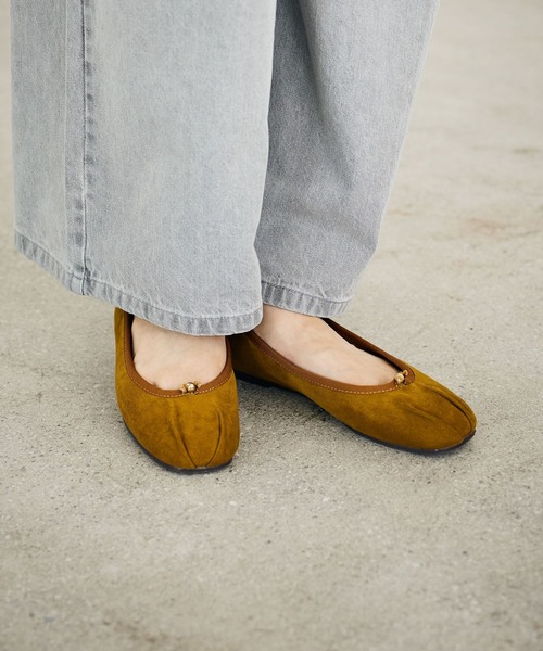 studio CLIP(スタディオクリップ)の「アソートギャザーパンプス(パンプス・レディース・オフホワイト/ブラック/レッド/マスタード・MEDIUM/LARGE/SMALL)」の3枚目の写真