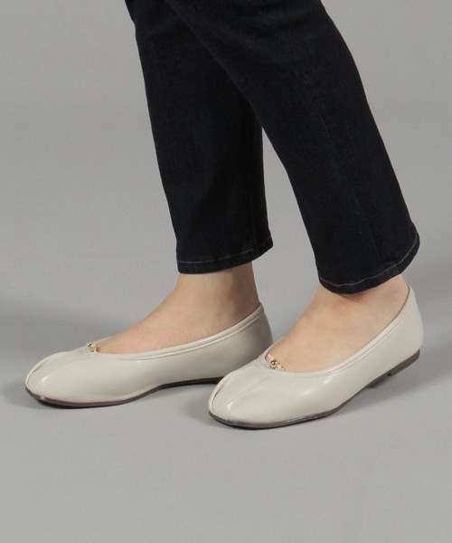 studio CLIP(スタディオクリップ)の「アソートギャザーパンプス(パンプス・レディース・オフホワイト/ブラック/レッド/マスタード・MEDIUM/LARGE/SMALL)」の7枚目の写真