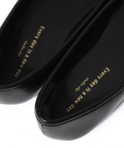 studio CLIP(スタディオクリップ)の「アソートギャザーパンプス(パンプス・レディース・オフホワイト/ブラック/レッド/マスタード・MEDIUM/LARGE/SMALL)」の15枚目の写真