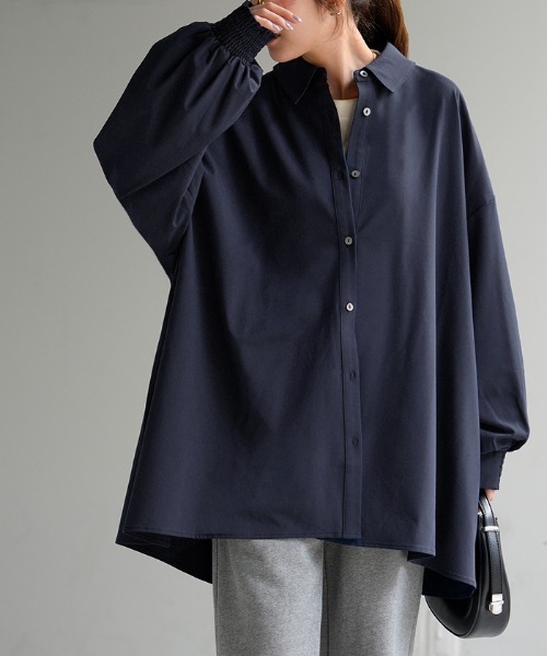 HUG.U(ハグユー)の「バックシャーリングシャツ(シャツ/ブラウス・レディース・ブラック/ライトベージュ/ホワイト/ダークグレー/ネイビー・FREE)」の5枚目の写真