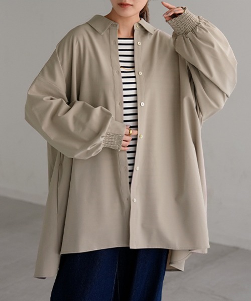 HUG.U(ハグユー)の「バックシャーリングシャツ(シャツ/ブラウス・レディース・ブラック/ライトベージュ/ホワイト/ダークグレー/ネイビー・FREE)」の9枚目の写真