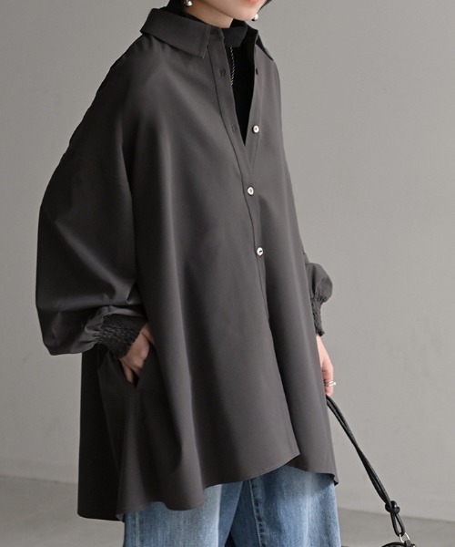 HUG.U(ハグユー)の「バックシャーリングシャツ(シャツ/ブラウス・レディース・ブラック/ライトベージュ/ホワイト/ダークグレー/ネイビー・FREE)」の14枚目の写真