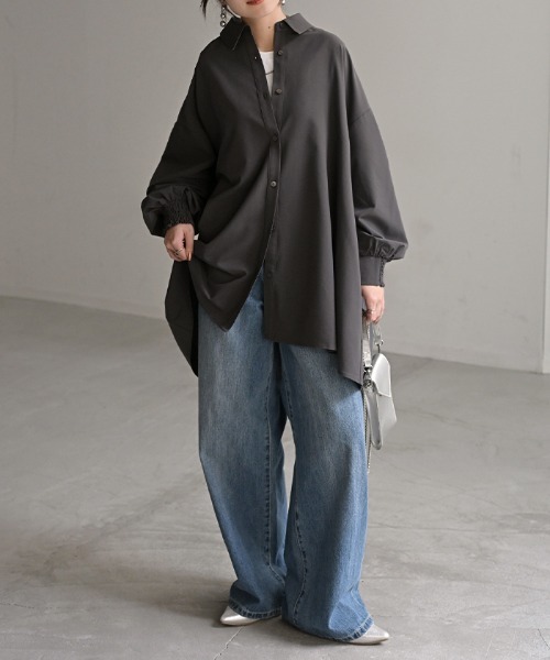 HUG.U(ハグユー)の「バックシャーリングシャツ(シャツ/ブラウス・レディース・ブラック/ライトベージュ/ホワイト/ダークグレー/ネイビー・FREE)」の16枚目の写真