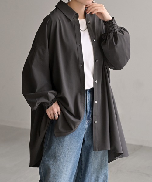 HUG.U(ハグユー)の「バックシャーリングシャツ(シャツ/ブラウス・レディース・ブラック/ライトベージュ/ホワイト/ダークグレー/ネイビー・FREE)」の15枚目の写真