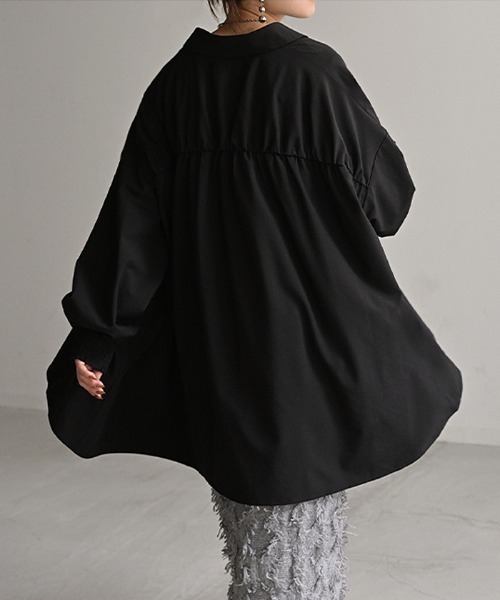 HUG.U(ハグユー)の「バックシャーリングシャツ(シャツ/ブラウス・レディース・ブラック/ライトベージュ/ホワイト/ダークグレー/ネイビー・FREE)」の7枚目の写真