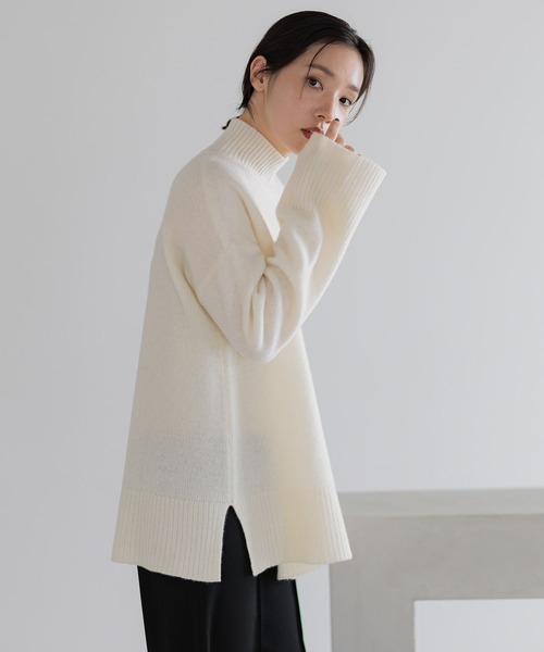 Andemiu（アンデミュウ）の「アクアハイネックミドルニット491833（ニット/セーター・レディース・オフホワイト/ブラック/ブラウン・FREE）」の2枚目の写真