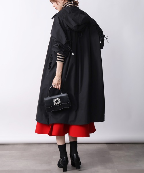 PICCIN PERLA（ピッチンペルラ）の「ウォータープルーフフリルロングパーカー（パーカー・レディース・ブラック/オフホワイト・M）」の22枚目の写真