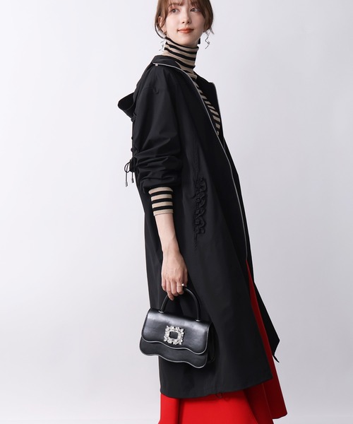 PICCIN PERLA（ピッチンペルラ）の「ウォータープルーフフリルロングパーカー（パーカー・レディース・ブラック/オフホワイト・M）」の18枚目の写真