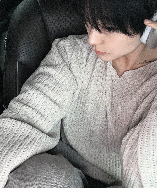 COSYHARU（コシハル）の「ベロアライクニットTシャツ（Tシャツ/カットソー・メンズ・ベージュ/ブラック/グレー・FREE）」の10枚目の写真