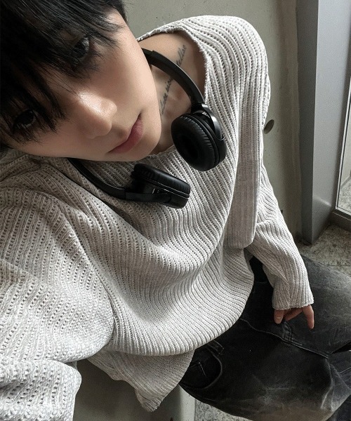 COSYHARU（コシハル）の「ベロアライクニットTシャツ（Tシャツ/カットソー・メンズ・ベージュ/ブラック/グレー・FREE）」の14枚目の写真