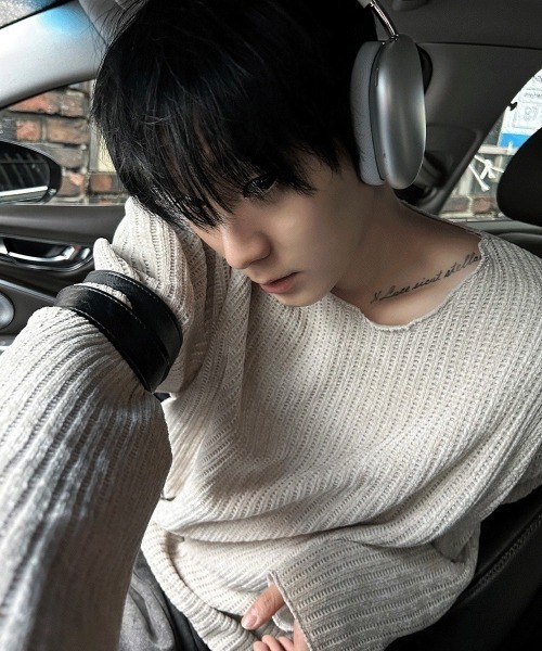 COSYHARU（コシハル）の「ベロアライクニットTシャツ（Tシャツ/カットソー・メンズ・ベージュ/ブラック/グレー・FREE）」の6枚目の写真