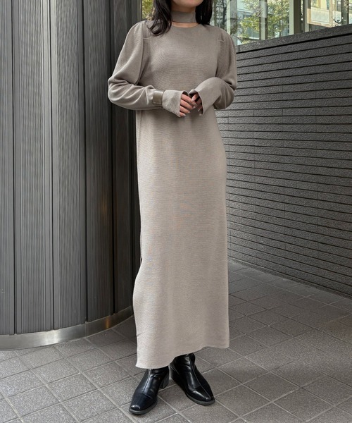 &g'aime(アンジェム)の「【&g'aime】2wayチョーカー付きニットワンピース 2-Way Choker Knit Dress(ワンピース・レディース・ブラック/グレイッシュベージュ/ブルー・FREE)」の3枚目の写真