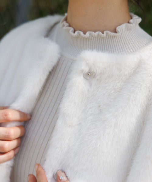 flower（フラワー）の「コンパクトファーコート（ノーカラーコート・レディース・ホワイト/ブラウン・FREE）」の8枚目の写真