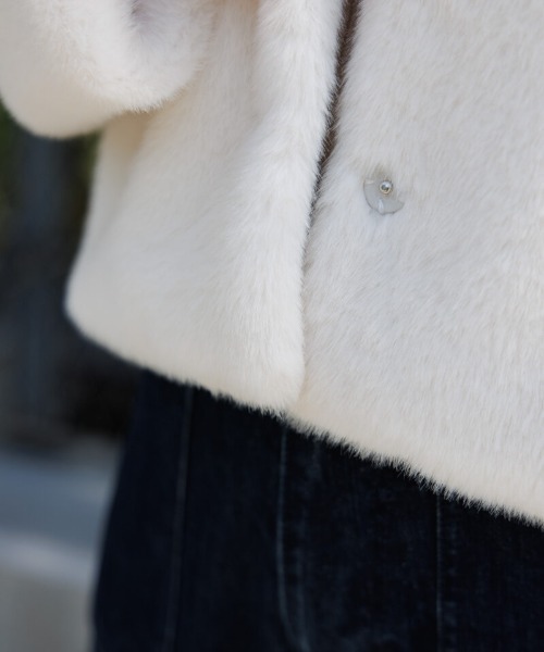 flower（フラワー）の「コンパクトファーコート（ノーカラーコート・レディース・ホワイト/ブラウン・FREE）」の10枚目の写真