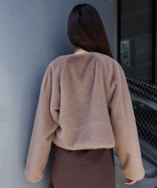 flower（フラワー）の「コンパクトファーコート（ノーカラーコート・レディース・ホワイト/ブラウン・FREE）」の15枚目の写真