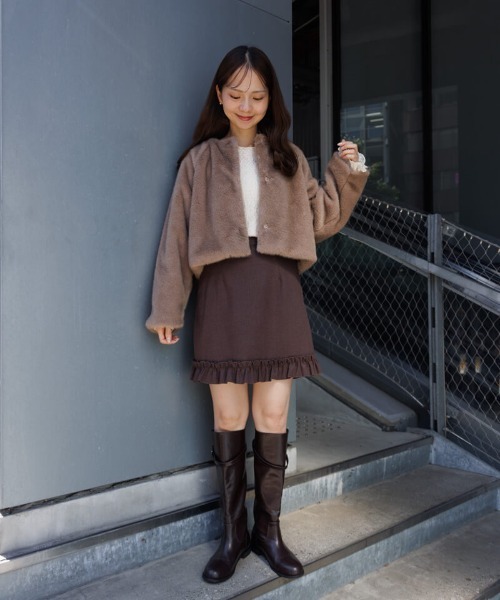 flower（フラワー）の「コンパクトファーコート（ノーカラーコート・レディース・ホワイト/ブラウン・FREE）」の16枚目の写真