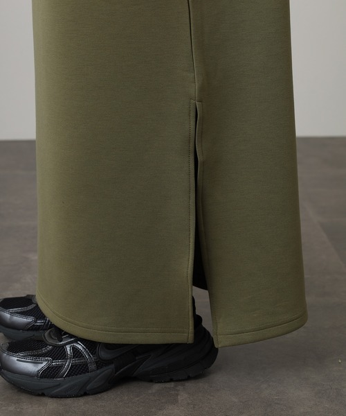 OMNES(オムネス)の「ダンボールニット ショートプルオーバー Vネックジャンスカセット(ワンピース・レディース・ブラック/アイボリー/カーキ/モカ・FREE)」の5枚目の写真