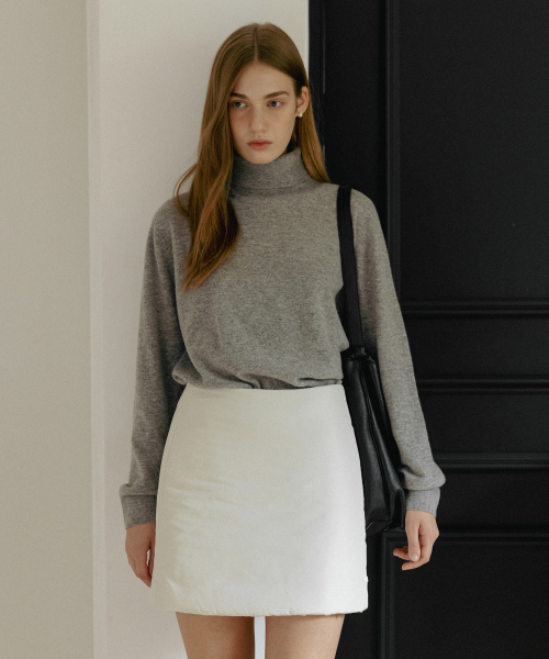 TTUDEMENT(トュードメント)の「PADDED MINI SKIRT CREAM(スカート・レディース・その他・SMALL/MEDIUM)」の1枚目の写真