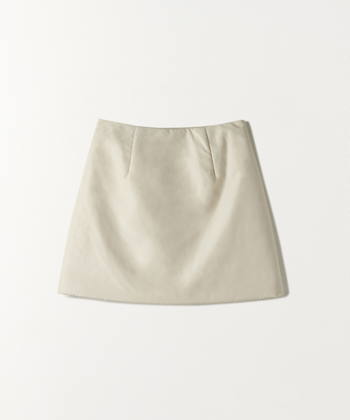 TTUDEMENT(トュードメント)の「PADDED MINI SKIRT CREAM(スカート・レディース・その他・SMALL/MEDIUM)」の4枚目の写真