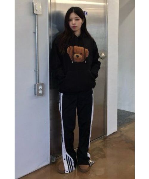 GRAVER（グレーバー）の「[ユニセックス]ビッグOFベアフードパーカー_ブラック（パーカー・レディース・ブラック・SMALL/MEDIUM/LARGE）」の4枚目の写真