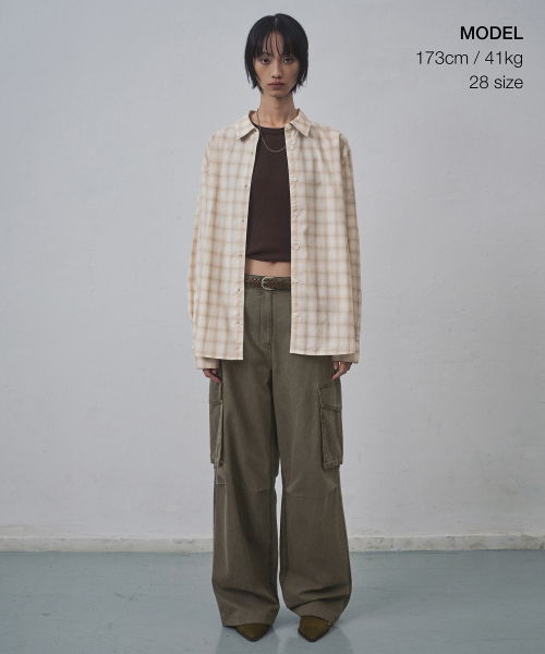 MUSINSA STANDARD WOMAN（ムシンサスタンダードウーマン）の「ウィメンズピグメントワイドカーゴパンツ[ダスティカーキ]（その他パンツ・レディース・その他・30/24/26/28）」の2枚目の写真