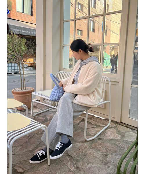 WOOALONG（ウアロン）の「Signature relax wide pants - GREY（スウェットパンツ・レディース・ライトグレー・LARGE/MEDIUM/SMALL）」の15枚目の写真