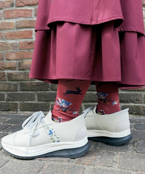 SUPER HAKKA（スーパーハッカ）の「ウサギ＆ブロッサムジャカードハイソックス（ソックス/靴下・レディース・カーキ/ブラック/レッド・FREE）」の4枚目の写真