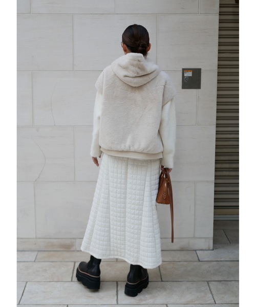 BeBeoD(べベッド)の「キルティングフレアロングスカート(スカート・レディース・ブラック/アイボリー・フリー)」の4枚目の写真