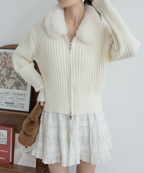 MAISON DE THERESE(メゾン ド テレーズ)の「ファー付き ジップアップ ニット(ニット/セーター・レディース・ブラック/ブラウン系その他/ワイン/グレー/ライトベージュ/Off White・FREE)」の2枚目の写真