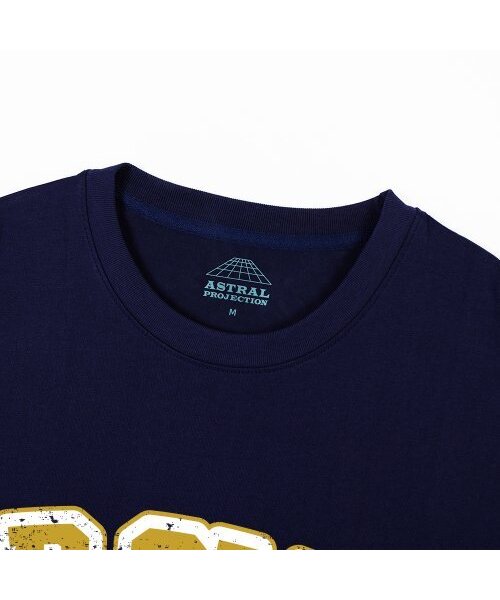 ASTRAL PROJECTION(アストラルプロジェクション)の「エイピークラブ オーバーサイズ ロングスリーブTシャツ_ネイビー(Tシャツ/カットソー・メンズ・その他・LARGE/MEDIUM/X-LARGE/XX-LARGE)」の3枚目の写真