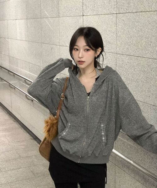 CURETTY（キュリティ）の「C HOODED KNIT ZIP-UP_GREY（パーカー・レディース・グレー・SMALL）」の7枚目の写真