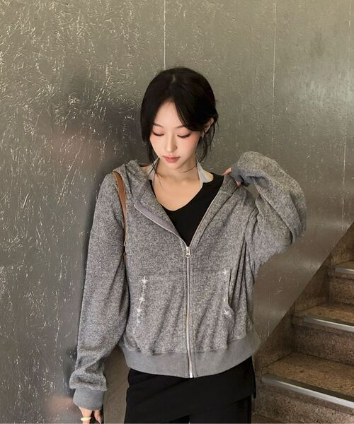 CURETTY（キュリティ）の「C HOODED KNIT ZIP-UP_GREY（パーカー・レディース・グレー・SMALL）」の8枚目の写真