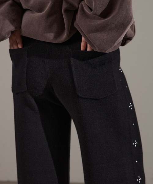 apres jour mignon(アプレジュールミニョン)の「スタッズリブニットパンツ(その他パンツ・レディース・グレー/オフホワイト/ブラウン系その他/ブラック・SMALL/MEDIUM/LARGE)」の20枚目の写真