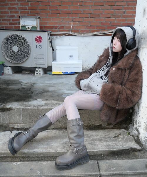 ROUGHNECK(ラフネック)の「モカフェイクファージャケット(ムートンコート・レディース・その他・SMALL/MEDIUM)」の2枚目の写真