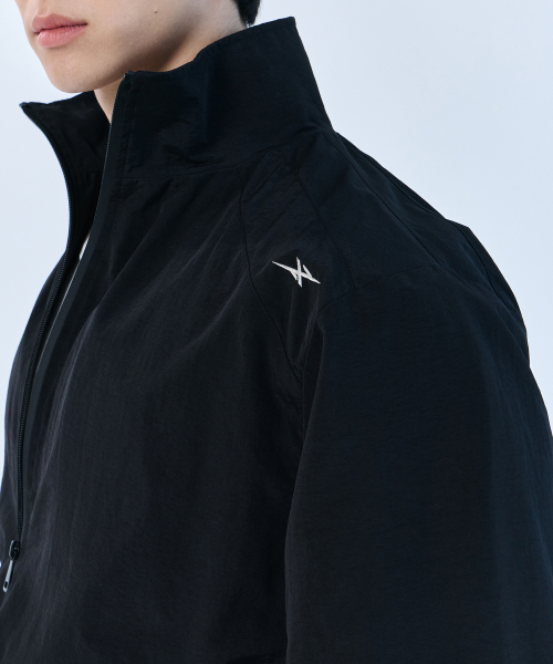 NINEZ(ナインゼット)の「シグニチャーウィンドブレーカージャケット25JK01(ナイロンジャケット・メンズ・ブラック・MEDIUM/LARGE/X-LARGE/XX-LARGE)」の3枚目の写真