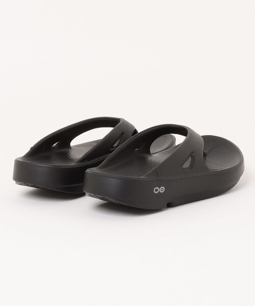 OOFOS（ウーフォス）の「OOriginal-Black（サンダル・レディース・ブラック・25cm/24cm/28cm/23cm）」の2枚目の写真
