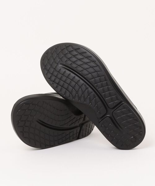 OOFOS（ウーフォス）の「OOriginal-Black（サンダル・レディース・ブラック・25cm/24cm/28cm/23cm）」の3枚目の写真