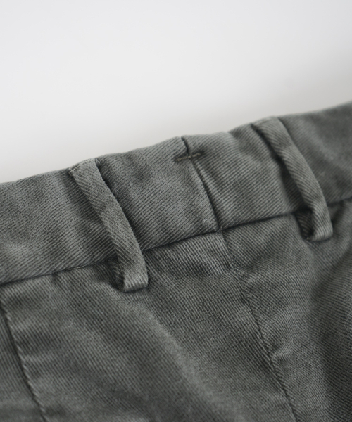 BIRBANTE(ビルバンテ)の「ソンドリオ ストレッチツイル ワンタックパンツ - カーキ(その他パンツ・メンズ・カーキ・SMALL/MEDIUM/LARGE/X-LARGE)」の4枚目の写真