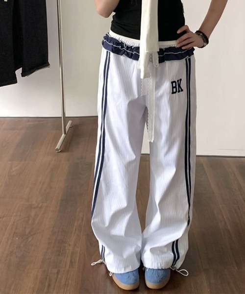 GLAMOROUS JANE(グラマラスジェーン)の「ウエストフリルストライプラインパンツ(その他パンツ・レディース・ブラック/ホワイト・M/S)」の4枚目の写真