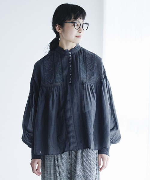 studio CLIP（スタディオクリップ）の「《natural by clip》エンブロイダリーブラウス（シャツ/ブラウス・レディース・ホワイト/アイボリー/ブラック・FREE）」の3枚目の写真