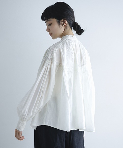 studio CLIP（スタディオクリップ）の「《natural by clip》エンブロイダリーブラウス（シャツ/ブラウス・レディース・ホワイト/アイボリー/ブラック・FREE）」の4枚目の写真