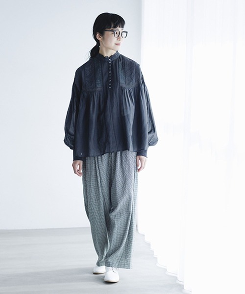 studio CLIP（スタディオクリップ）の「《natural by clip》エンブロイダリーブラウス（シャツ/ブラウス・レディース・ホワイト/アイボリー/ブラック・FREE）」の9枚目の写真